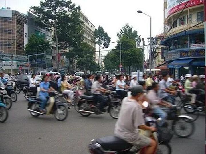 Xu hướng 4 kiểu áo sơ mi dìm dáng, xỉn: Hotspot Matrix tiết lộ bí quyết video viral