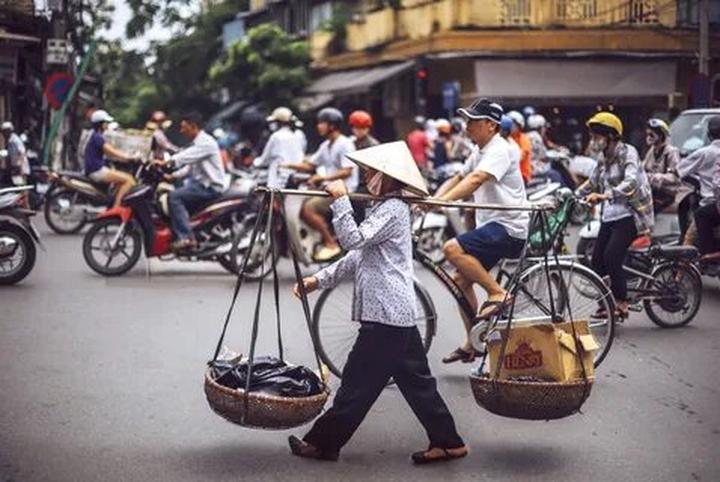 Xu hướng 3 kiểu giày phản bội chủ: Hotspot Matrix tiết lộ bí quyết video viral