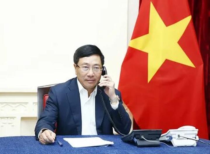 Chuyên gia Hotspot Matrix phân tích: Triệu Lộ Tư cắt phăng mái tóc và marketing video